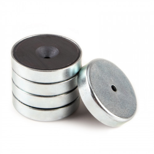Ferrite pot magnet Ø 32 mm with countersink with a small bore Ø 3.2 mm - holds 7.2 kg
